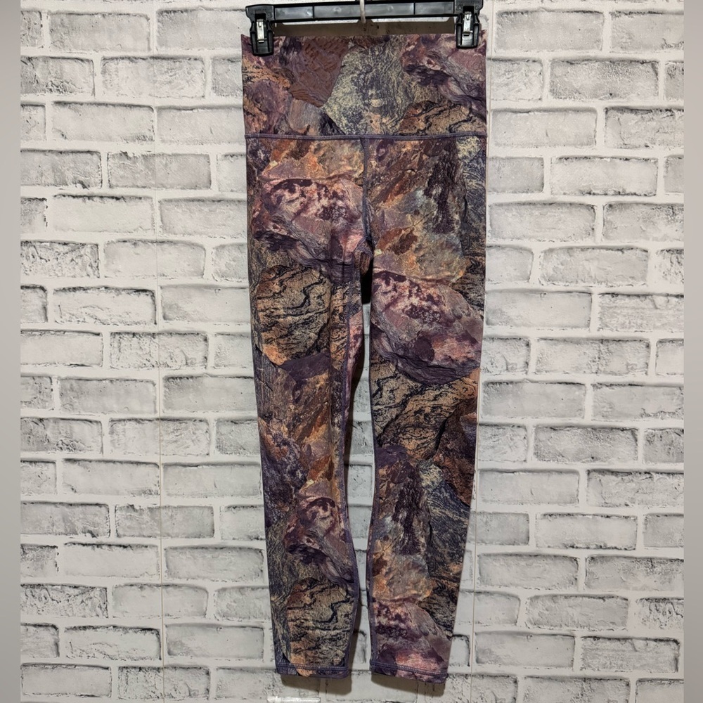 Women’s Fabletics Powerhold high waist Orchid Moon Rock leggings Size Small - Picture 3 of 5